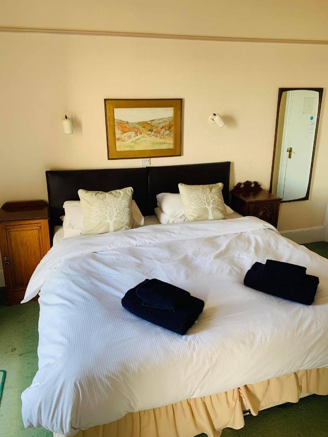 Ye Olde White Harte Hotel Burnham-on-Crouch Номер фото