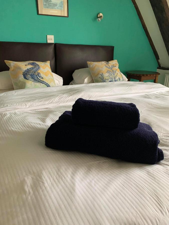 Ye Olde White Harte Hotel Burnham-on-Crouch Номер фото