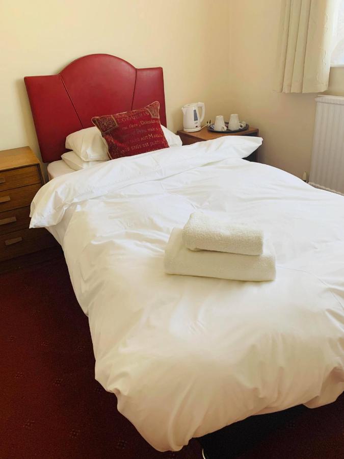 Ye Olde White Harte Hotel Burnham-on-Crouch Номер фото