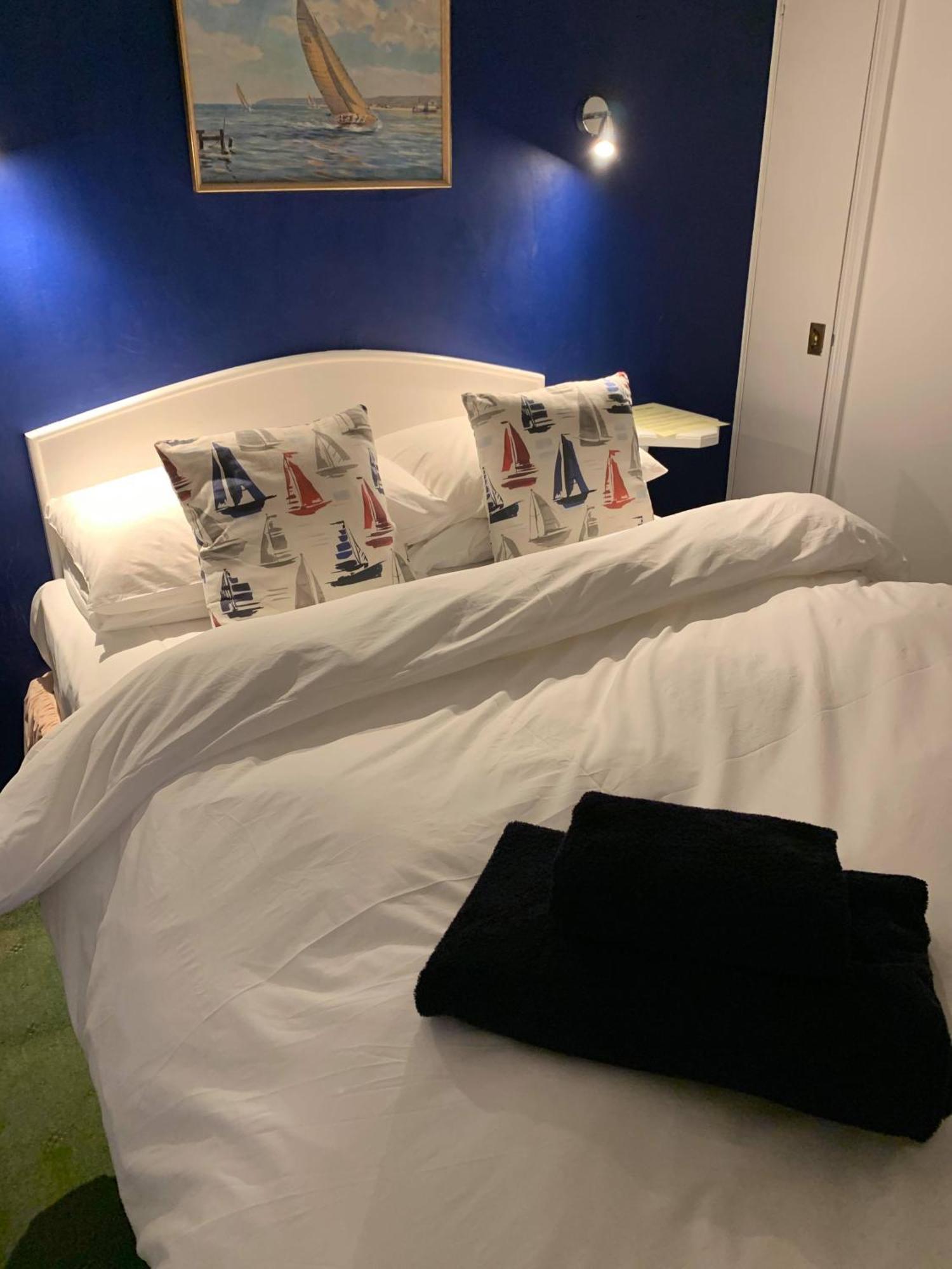Ye Olde White Harte Hotel Burnham-on-Crouch Номер фото