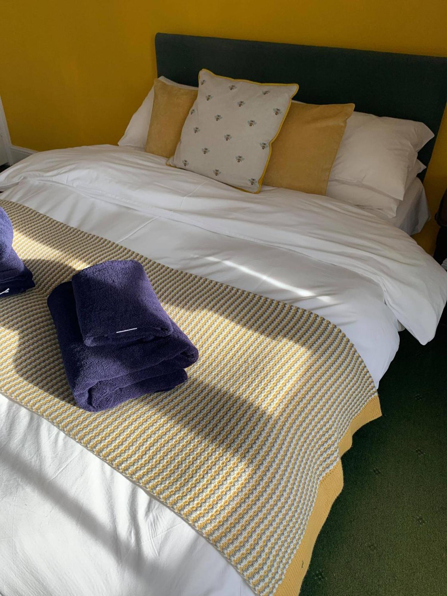 Ye Olde White Harte Hotel Burnham-on-Crouch Номер фото
