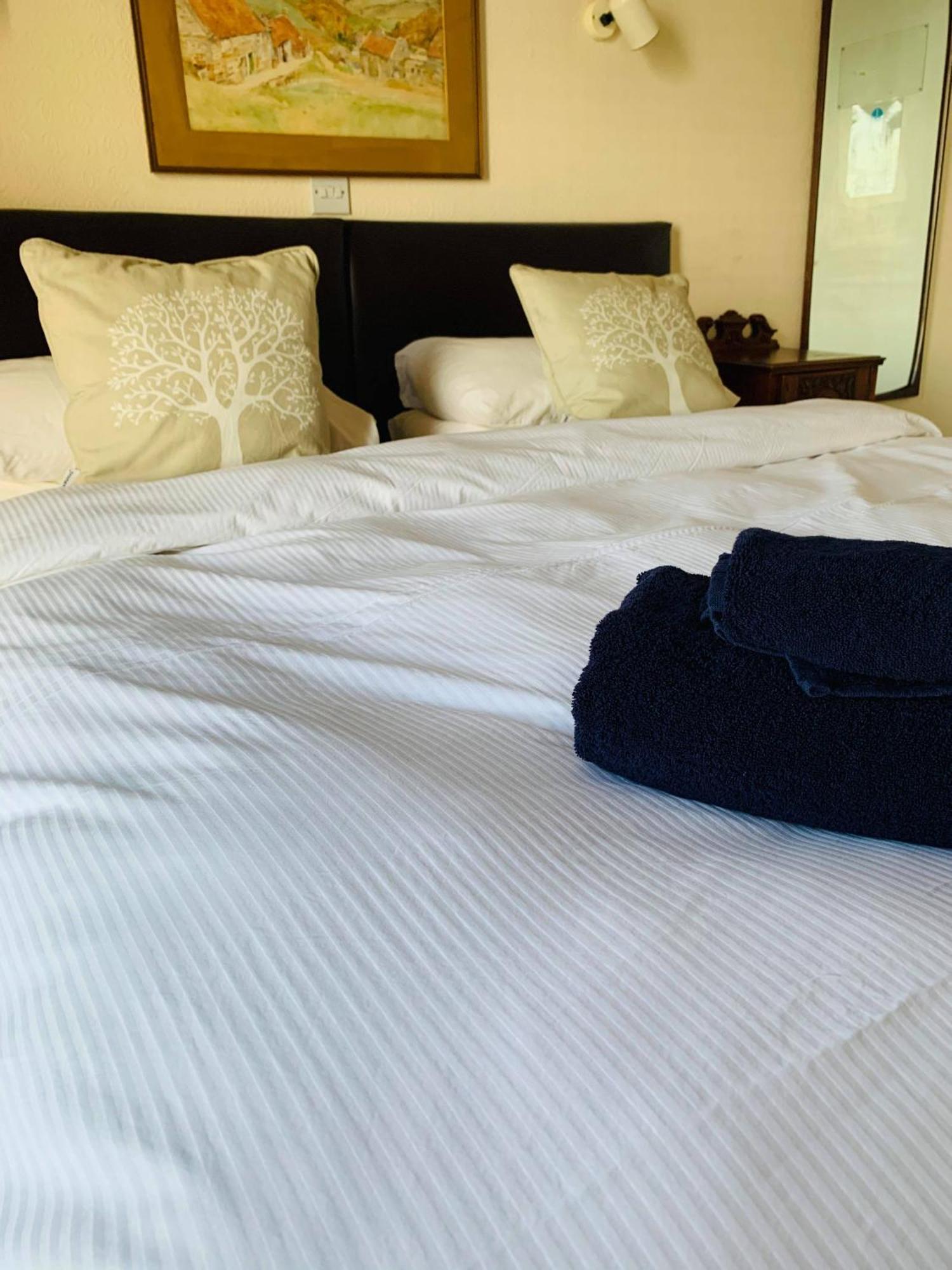 Ye Olde White Harte Hotel Burnham-on-Crouch Номер фото