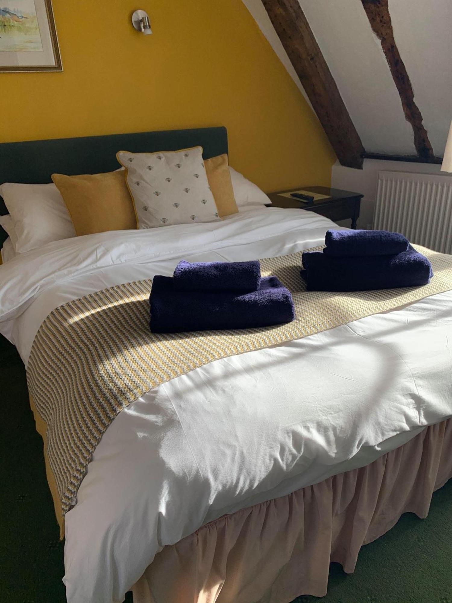 Ye Olde White Harte Hotel Burnham-on-Crouch Номер фото