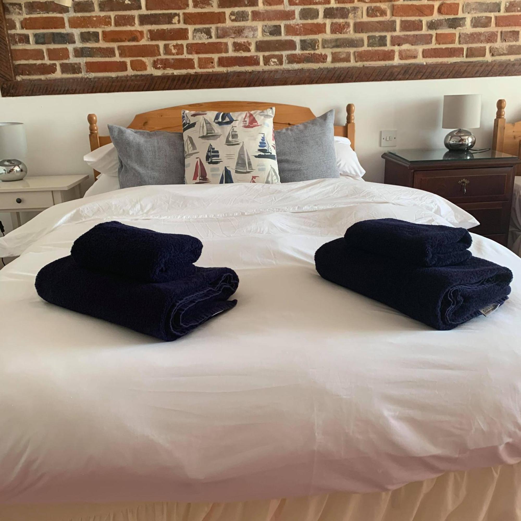 Ye Olde White Harte Hotel Burnham-on-Crouch Номер фото