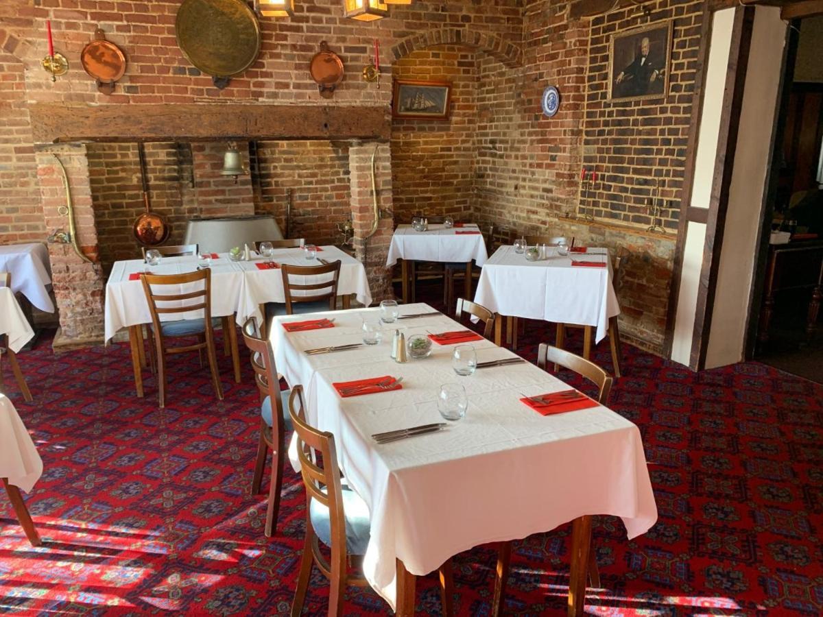 Ye Olde White Harte Hotel Burnham-on-Crouch Экстерьер фото