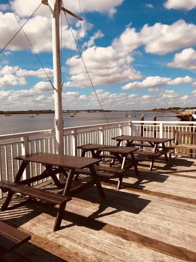 Ye Olde White Harte Hotel Burnham-on-Crouch Экстерьер фото