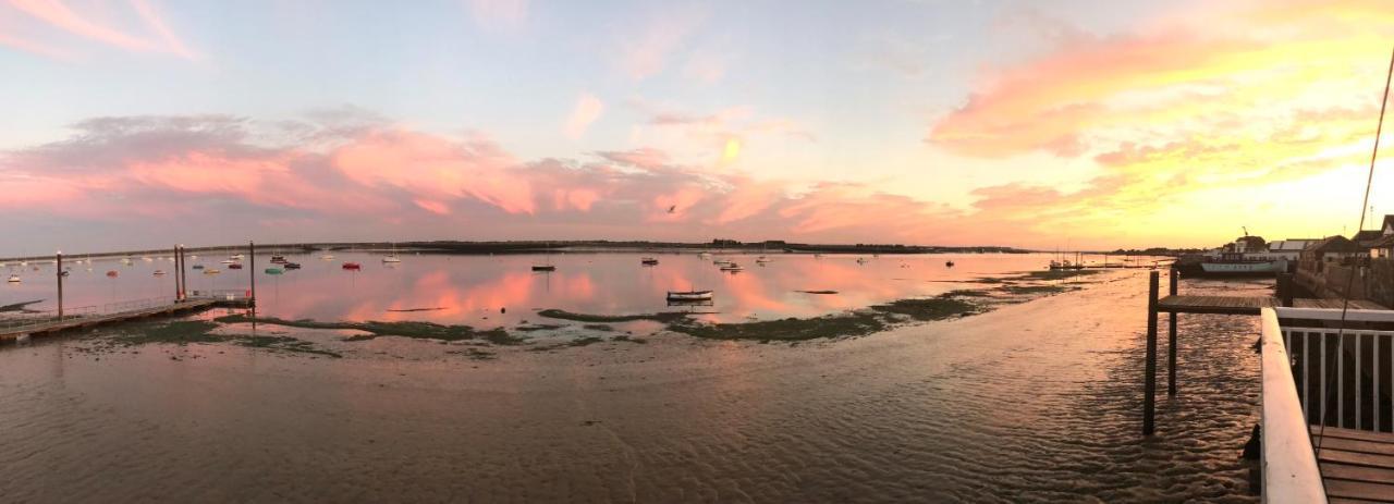 Ye Olde White Harte Hotel Burnham-on-Crouch Экстерьер фото